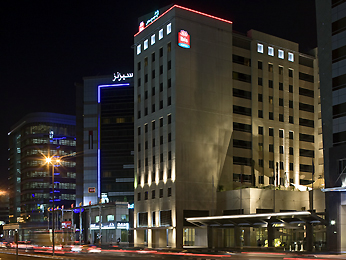 تور دبی هتل ایبیس سیتی سنتر - آژانس هواپیمایی و مسافرتی آفتاب ساحل آبی 